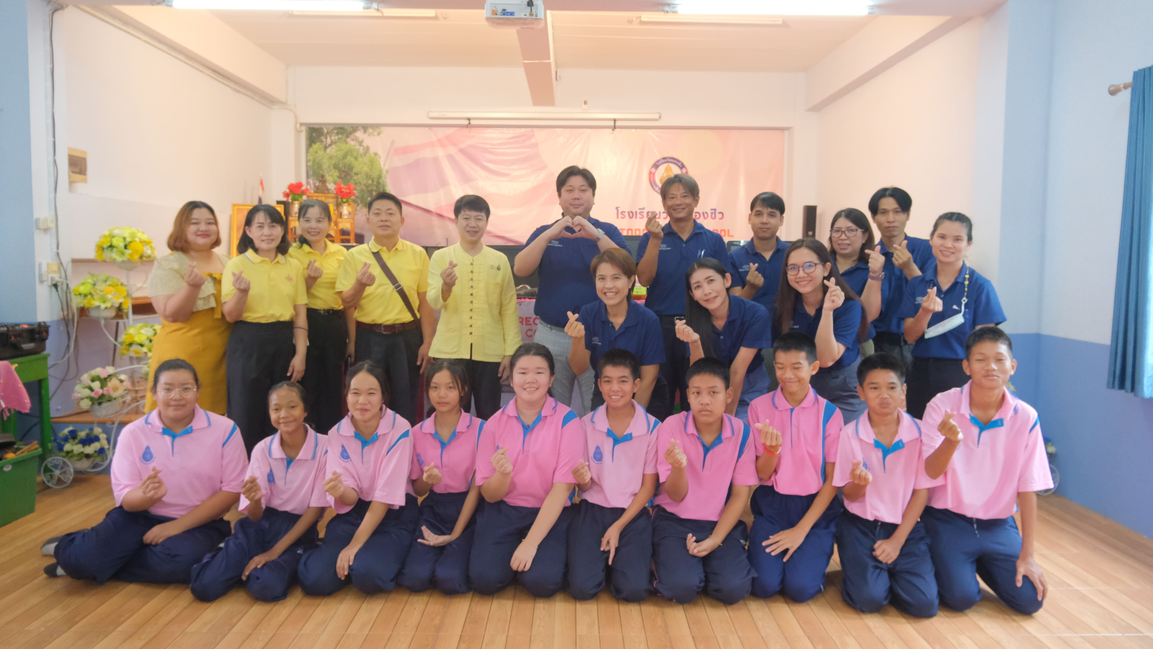 Computer Donation to Wat Nong Siw School