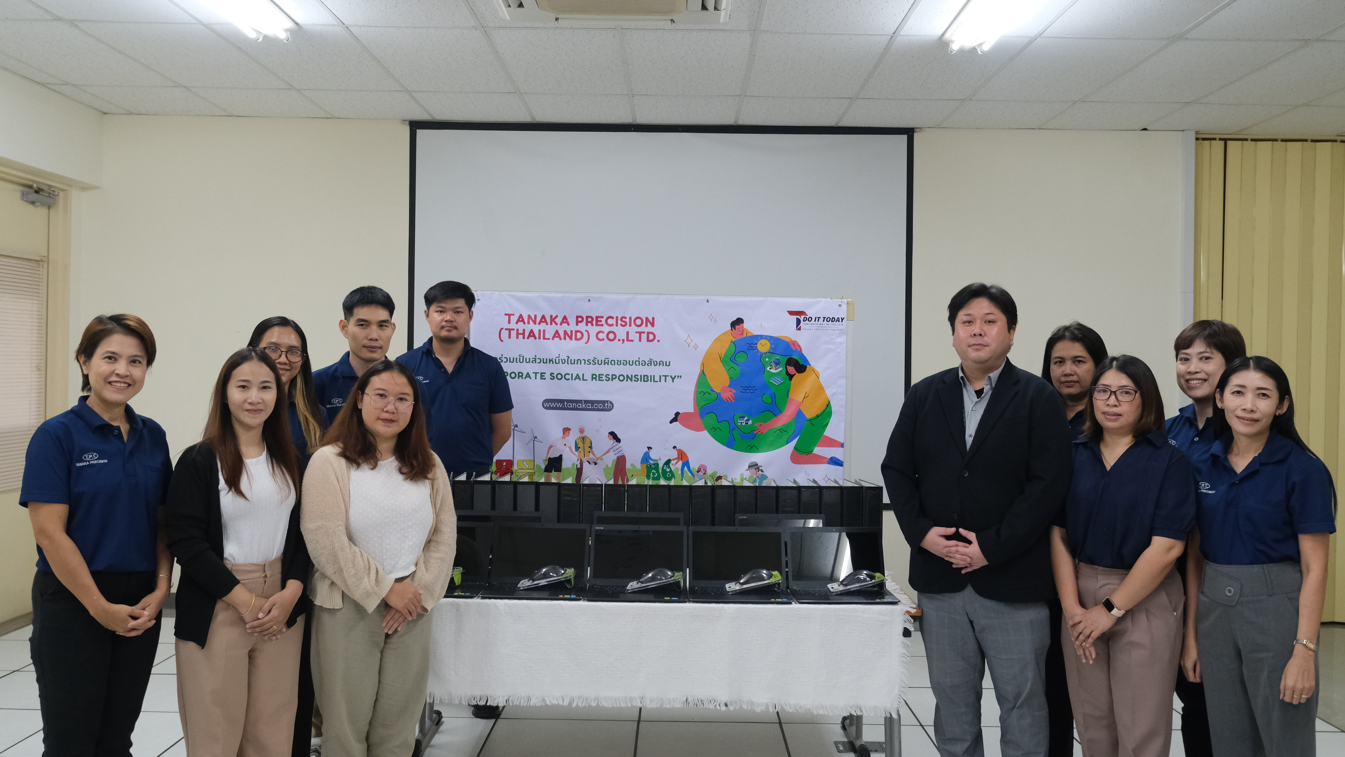 Computer Donation to Khun Mae Ruam School